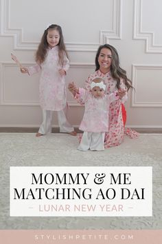 Mommy and me matching ao dai dresses for lunar new year. Mommy Daughter Photos, Motherhood Tips, Outfits Back To School, Happy Lunar New Year, Mommy Daughter, Kid Craft