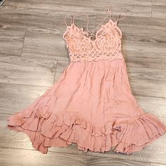 Nwt Free People Intimately Women's Sz M Bohemian Spaghetti Straps Flowy Blouse P2p- 13" Side Length- 26 1/4" Feminine Camisole With Built-in Bra For Vacation, Flirty Lace Trim Camisole For Summer, Feminine Camisole With Delicate Straps For Vacation, Flirty Lace Camisole For Spring, Bohemian Lace Camisole, Feminine Lace Trim Camisole For Vacation, Lace V-neck Camisole For Vacation, Bohemian Lace Camisole For Spring, Spring Bohemian Lace Camisole