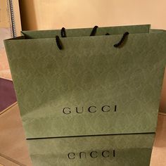 New Gucci Shopping Bag Gucci Green Shopping Bag, Chic Gucci Bag For Gift, Chic Green Gucci Bag, Gucci Shopping Bag, Bags Gucci, Gucci Bags, Gucci Bag, Bag Lady, Gucci