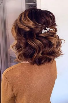 Short Hair Bridesmaids Styles, Hairstyles For Short Hair For Women Over 50 Wedding, Medium Bob Half Up Hairstyles, Hair Styles For Bridesmaids Short Hair, Hairstyles For Short Hair For A Party, Short Hair Styling Ideas For Party, Ball Hair For Short Hair, Formal Half Up Short Hair, Short Curly Hair Fancy Styles