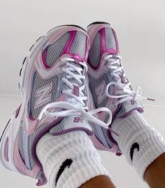 2023 Shoes, Pretty Sneakers, Sneaker Outfits, Aesthetic Ig, Dr Shoes, Trendy Shoes Sneakers, Pretty Shoes Sneakers, Denim On Denim, Funky Shoes