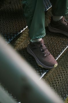 A natural on city streets and trails alike, this weather-ready style turns up the vibe of the original transport with a waterproof chukka silhouette. Designed with an engineered knit collar, rugged nubuck leather, and 360-degree reflectivity, the Transport Chukka GTX transitions seamlessly from the daily commute to weekend adventures. 🏔️