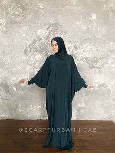 Stylish emerald elegant and classic dress for prayer or every day wear. This Abaya made of fine knit and is a dress with attached hijab. Of course this dress is comfortable and daily wear and for prayer. All manner of dresses in a couple of seconds covering the head, neck, hands and body. To sleeves sewn cuffs so that you will dont worry about your ourat during prayer or walking. This outfit is sure to appeal to moms because it helps to take a walk in just one minute!We strive to make covered wo Dress Modern Hijab, Khimar Dress, Dress Plus, Prayer Dress, Dress Abaya, Modern Hijab, Hijab Niqab, Dress Muslim, Dress Modern