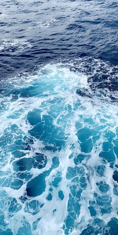 the wake of a boat in the ocean with lots of foamy water on it