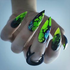 Emerald Green Nails, Alien Nails, Nail Artwork, Emerald Nails, Green Nail Art, Stiletto Nail Art, Stiletto Nails Designs