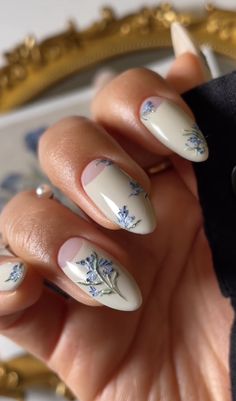 Brigerton Inspired Nails, Bridgerton Nails Design, Bridgerton Nails Inspired, Nails Idea Summer, Porcelain Nail Art, Italian Nails, Mountain Nails, Bridgerton Nails, Poppy Nails