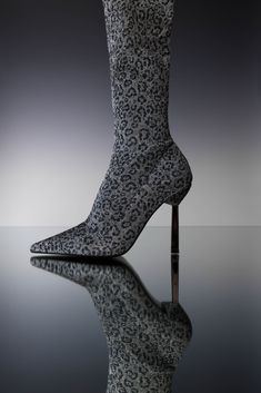 Made from Leopard stretch, Hertford St takes the leading role in a night out on the town. The key metallic animal print together with the pointed toe and a 100mm stiletto heel make this over-the-knee boot in an expression of sheer elegance and sensuality. #lamaralondon #style #glamour #shoe #heels #party #fashion #chic #aesthetic #boots #leopardprint Mugler Shoes