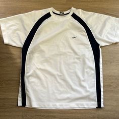 Nike Short, Instagram White, Streetwear Men Outfits, Sport Shirt, 가을 패션, Long Sleeve Bodycon, Vintage Pieces, Casual Style Outfits, Nike Shirts