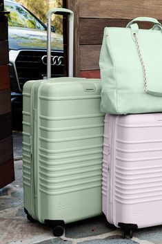 Green Luggage Aesthetic, Travel Suitcase Aesthetic, Aesthetic Suitcase, Luggage Sets Cute, Green Luggage, Bedroom Design Trends, Travel Bag Set, Stylish Luggage