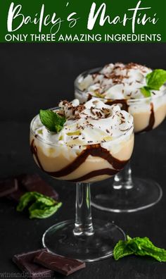 This Baileys Martini is the perfect combination of chocolate and Baileys! Dessert in a glass! Baileys Martini, Chocolate Martini Recipe, Baileys Drinks, Baileys Recipes, Desserts In A Glass, Chocolate Martini, Easy Cocktail, Martini Recipe, Christmas Punch