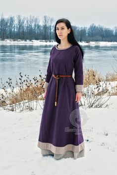 Purple Viking Dress, Medieval Dresses Peasant, Medieval Dress Peasant, Costume Viking, Aged Clothing, Medieval Garb, Medieval Dresses, Viking Dress, Woolen Dresses