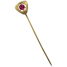 14 Karat Antique Ruby Hat Pin. A single round 5mm Ruby is bezel-set in the center of this triangle-shaped hat pin. The Ruby has a clean-eye with natural inclusions and has a total carat weight of 0.65ct. A simple yet elegant piece of antique jewelry. The total gold weight of the pin is 1.6 grams. Antique Hat, Antique Hats, Tie Pin, Hat Pin, Stick Pins, Victorian Jewelry, Hat Pins, Shabby Chic Decor, Chic Decor