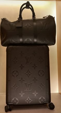 Luggage Louis Vuitton, Luxury Black Luggage For Travel, Lv Luggage Travel, Luxury Luggage Sets Louis Vuitton, Luxury Versatile Black Luggage, Luxury Black Practical Luggage, Luxury Black Luggage For On-the-go