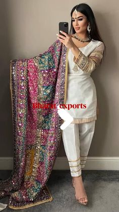 Indian Fits, Kurti Styles, Pakistani Fashion Party Wear, Dress Design Patterns, Embroidered Sleeves, Simple Pakistani Dresses