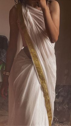 South Asian Aesthetic, Desi Love, Desi Wear, White Saree, Indian Dresses Traditional, Saree Photoshoot, Traditional Indian Outfits