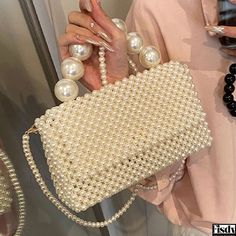 Fisdy - Everyday Chic Pearl Weave Handbags Hand Beaded Bag, Patchwork Tote Bags, Diy Bag Designs, Bead Charms Diy, Woven Handbags, Pearl Bag, Handmade Jewelry Tutorials, Beaded Bag, Woven Tote Bag