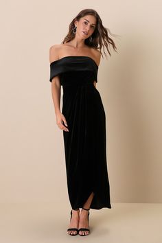 An evening of magic awaits you in the Lulus I'm Enchanted Black Velvet Off-the-Shoulder Maxi Dress! This gorgeous stretch velvet maxi has a folded-over off-the-shoulder neckline (with hidden no-slip strips) that continues into short sleeves. A high, banded waist flows into an overlapped tulip maxi skirt. Hidden side zipper/clasp. Fit: This garment fits true to size. Length: Ankle length. Size medium measures 49" from top to bottom. Bust: Great for any cup size. Waist: Fitted - very fitted at nat Mid Thigh Dress, Off The Shoulder Midi Dress, Velvet Sleeve, Velvet Maxi Dress, Velvet Maxi, Party Kleidung, Off Shoulder Fashion, Adhesive Bra, Maxi Dress Formal