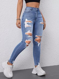 Chic Denim Jeans Jackets: Outfit Ideas and Styling Tips. Trendy Denim Jeans Fashion for Ladies Ripped Jeans Outfit Women, Jeans For Woman, Adrette Outfits, Ripped Jeans Outfit, Shoes Outfit Fashion, Casual Preppy Outfits, Trendy Outfits For Teens