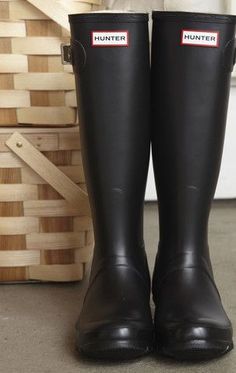 Hunter wellies. I can justify spending that much on rubber boots for Ireland...I mean, the farm, right? Farm expense? Chocolate Boots, Black Hunter, Hunter Wellies, Hunter Rain Boots, Rainy Weather, Rubber Boots, Shoe Closet, Crazy Shoes, Shoe Obsession