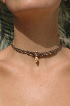 Handmade Chokers Diy, Brown Choker Necklace, Macrame Choker Diy, Macrame Choker Pattern, Macrame Choker Tutorial, Macrame Necklace Pattern, Choker Necklace Diy, Boho Necklace Diy, Macrame Jewelry Diy