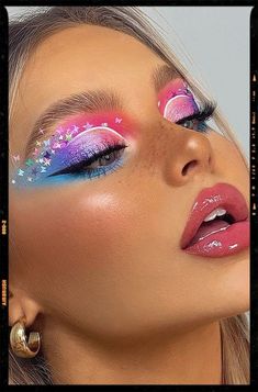 Colourful eyeshadow & butterfly - Makeup Looks Inspiration Rave Make Up Looks, Candy Themed Makeup Looks, Colorful Rave Makeup, Cute Colorful Makeup Looks, Lisa Frank Makeup Looks, Easy Creative Makeup, Bright Colorful Eye Makeup, Pastel Makeup Looks, Pride Makeup Ideas