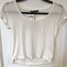 Brandy Melville White Fitted Cropped T-Shirt Nwt In Great Condition! Simple Scoop Neck Tops For Summer, Simple Cropped Tops For Spring, White Scoop Neck Top For Spring, Simple White Crew Neck Crop Top, Casual White Scoop Neck Top, Brandy Melville Cropped Hoodie, Brandy Melville Flannel, Brandy Melville Sweatshirt, Tops Brandy Melville