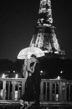 A couple kissing in front of Eiffel Tower Paris Mood, Travel Tips And Tricks, Vacation Itinerary, Paris Vacation, Paris Photography