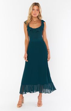 Emerald Green Midi Dress Casual, Emerald Formal Midi Dress, Emerald Dress Formal Midi, Womens Formal Dresses Midi, Aline Dress Formal Midi, Outfits For Wedding, Forest Green Bridesmaid Dresses, Green Outfits For Women, Classy Wedding Guest Dresses