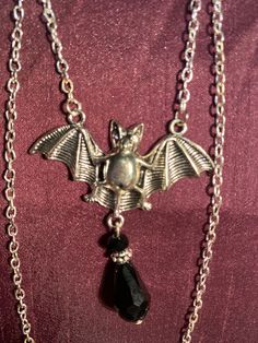 Bat and black gem necklace silver effect Silver Vampire Style Necklace, Nickel-free Halloween Party Necklace, Gothic Dangle Necklaces For Parties, Gothic Black Necklace With Silver Chain, Gothic Pendant Necklace For Party, Black Clavicle Chain Necklace For Evening, Nickel-free Gothic Necklaces For Party, Halloween Black Metal Necklace, Black Necklace With Silver Chain