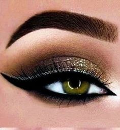 Blue Eye Makeup Tutorial, Makeup Cantik, Make Up Designs, Mekap Mata, Smink Inspiration, Eye Makeup Designs, Makijaż Smokey Eye, Gold Makeup, Makeup Eye Looks