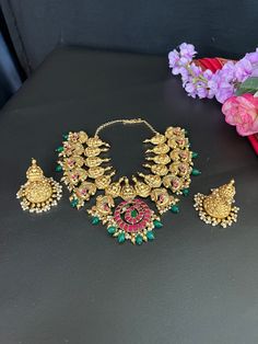 Jadau Kundan PEACOCK Necklace/Style Goddess Lakshmi Traditional Trendy/Pearls Green Gold Beads Drop/Antique Gold Finish/South Indian Jewelry This item is perfect for parties and festivals! DETAILS: Includes One Necklac. Necklace: 19.0 inches total Adjustable length, Chain Closure.  Weighs 8.25 oz ( 2.34 g).  Material: Imitation  Gold Finish Sugar Pearls Mint Green Ruby Kundan Stones. Finish: Premium Quality Jadau Kundan Kemp  Gold Finish.    NOTE: I try my best to show you photos of my products as they appear in real life, but please note that variations in color occur due to differences in lighting and screen settings.  PRODUCT CARE: - Avoid contact with heat/fire, water, and chemicals such as perfumes or any sprays to prevent product damage.  - Store wrapped in butter paper, cotton cloth Heavy Chandbali Pearl Necklace For Festive Occasions, Festive Pearl Necklace With Latkans For Celebration, Heavy Pearl Necklace For Festive Occasions, Traditional Heavy Pearl Necklace For Festive, Traditional Bridal Necklace With Peacock Design For Celebration, Festive Celebration Pearl Necklace With Latkans, Festive Temple Jewelry Beaded Necklaces With Latkans, Traditional Pearl Necklace With Latkans For Celebration, Festive Temple Jewelry Chandbali Beaded Necklaces