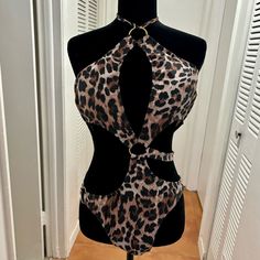 Women’s Bathing Suit Super Sexy. Leopard Print. Sorry That The Mannequin Is A Bit Too Small For Bathing Suit That Is An Xl. Beautiful Style. Size Xl. 82% Polyester 18% Elastane. Good Material. Brand New Fitted Leopard Print Swimwear For Party, Leopard Print Sleeveless Swimwear For Party, Beautiful Style, Bathing Suit, Womens Swim, New Color, Bathing Suits, Leopard Print, One Piece