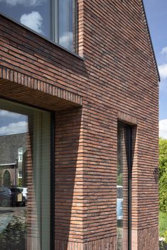 Moderne baksteen architectuur Flat Roof Tiles, Types Of Bricks, Classical Building, Brick Detail, Brick Arch, Facade Cladding, Brick Architecture, Brick Facade, Ground Floor Plan