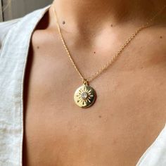 Gold Crystal Necklace For Everyday, Gold Round Crystal Necklace For Everyday, Everyday Round Gold Crystal Necklace, Vintage Chain, Golden Chain, Creative Living, Accessories Jewelry Necklace, Chain Pendant, Fertility