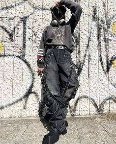 Vibe Outfits, Random Clothes, All Black Fashion, Alt Outfits, Concept Clothing, Cyberpunk Character, Street Fashion Men Streetwear, Modeling Tips, Dark Wear