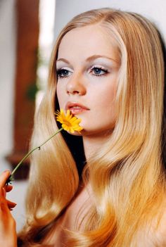 70s Makeup Hippie, 70s Make Up, 70’s Makeup, 1970s Makeup, Hippie Makeup, 60s Makeup, Clemence Poesy, Frida Gustavsson, 70s Makeup