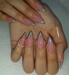 My friends were sitting together, talking about nails. We were discussing short stiletto nails. These nails are cool and sharp, but not Small Stilleto Nails, Acrylic Nails Chrome, Stiletto Nails Short, Acrylic Nail Powder, Stiletto Nails Designs, Simple Acrylic Nails, Shiny Nails