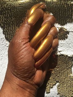 There's a new beauty trend taking over Instagram and it's absolutely stunning. Say hello to "quartz nails". Very Ugly Nails, Cute Basic Almond Nails, Long Nails Almond Design, Almond Nails Ideas French Tip, Sparkly Gold French Tip Nails, French Nail Designs Glitter, Nails Acrylic For Prom, Aesthetic Gold Nails, Nails To Match Gold Dress