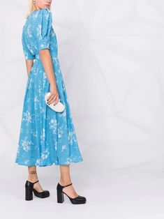 Shop Ulyana Sergeenko floral-print midi dress with Express Delivery - FARFETCH Infinity Dress Patterns, Ulyana Sergeenko, Midi Dress Blue, Infinity Dress, Floral Print Midi Dress, Flowing Skirt, Blue Midi Dress, Printed Midi Dress, Fitted Bodice