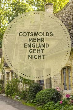 the words cotswolds mehr england geht night in front of an old house