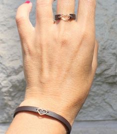 Diy Leather Bracelet, Leather Jewelry Diy, Leather Heart, Yellow Engagement Rings, Leather Diy Crafts, Ring Heart, Leather Ring, Leather Ideas