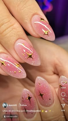 Hoco Nail Ideas Pink Dress, Pink Nails Gold Stars, Cute Pink And Gold Nails, Pink Space Nails, Pink And Lilac Nails, Prom Nails For Pink Dress, Pink Nails With Stars, Pink And Gold Nail Designs, Sweet 16 Nail Ideas