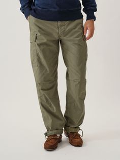 Military-inspired cargo pants in lightweight cotton poplin. | Buck Mason Men's Parachute Poplin Jungle Cargo Pants in Tanker Green Venice Wash, Size 38 | Cotton Military Style Khaki Parachute Pants With Pockets, Green Military Cargo Style Parachute Pants, Cotton Military Parachute Pants For Outdoor, Military Green Cotton Parachute Pants, Buck Mason, Military Camouflage Parachute Pants With Pockets, Vintage Military, Cargo Pant, Military Inspired