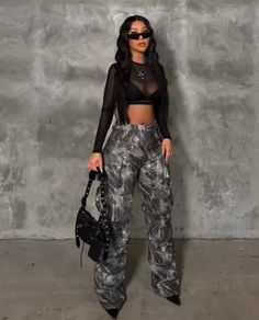 Dreamville Outfit Ideas, Hip Hop Chic Outfits, Bay Area Concert Outfits, Streetwear Fashion Women Classy, Concert Outfit Ideas Megan Thee Stallion, Concert Birthday Outfit, Designer Concert Outfits, Drake Concert Outfits Ideas, Old School Reggaeton Outfits