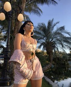 Kali Uchis Style, Kali Uchis Icons, Coachella Performance, H.e.r Aesthetic, Puff Dress, Jojo Bizzare Adventure