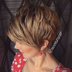 short light golden brown hair with darkened roots Light Brown Pixie Haircut, Brown Pixie Haircut, Light Brown Pixie, Light Golden Brown Hair Color, Light Golden Brown Hair, Balayage Straight Hair, Golden Brown Hair Color, Short Pixie Cuts