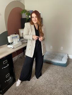 I love a black jumpsuit with a blazer on days in the office that you want to be lazy but still professional. Outfit Jumpsuit, Blazer Outfit, Women Flats, Jumpsuit Outfit, Blazer Outfits