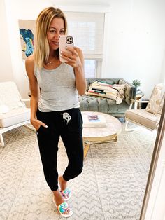 Summer Jogger Outfits, Vuori Outfit, Styling Jumpsuits, Vuori Joggers, Flight Outfit