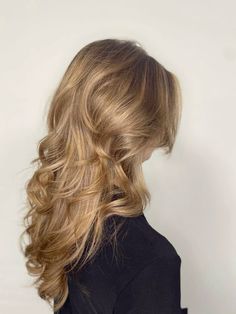 not mine! Lighter Ash Brown Hair Color, Sandy Blonde Ombre, Butterfly Caramel Hair, Wispy Framing Pieces, Honey Blonde Curls Highlights, Light Honey Brown Balayage, Beeline Honey Hair Color, Caramel Hair With Blonde Highlights Golden Brown Low Lights, Honey Blonde On Dark Hair