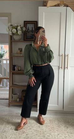 Cute Womens Business Casual Outfits, Autumn Work Wear Women, Work Fits Midsize, Business Trousers Outfit, Business Casual Doctor Outfits, Thick Body Work Outfit, Office Outfits With Flat Shoes, Professional Modest Outfits, Admin Outfits Casual